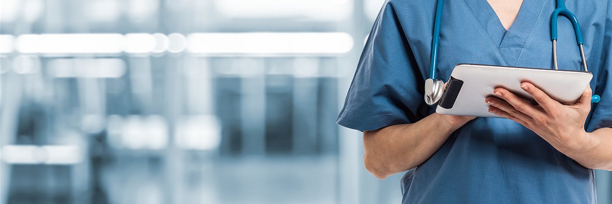 Bác sĩ đang cười